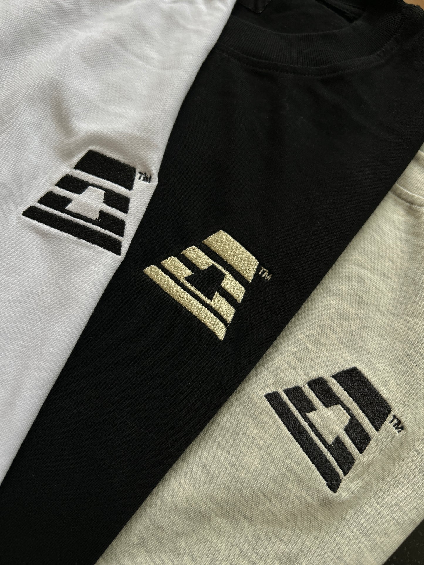 AGRSV EMBROIDERY LOGO TEE - OVERSIZED